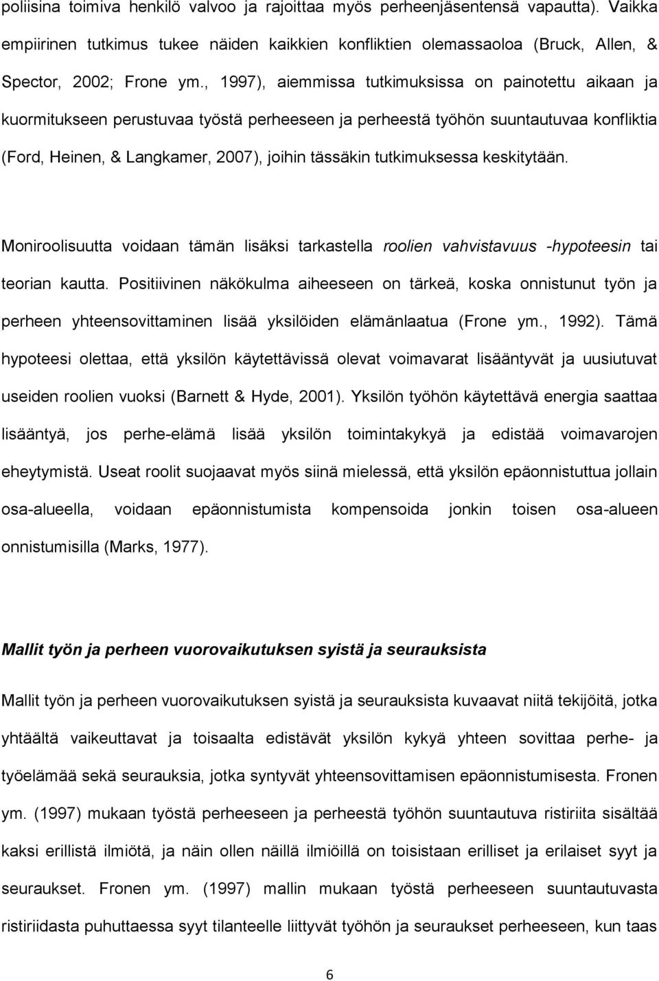 tutkimuksessa keskitytään. Moniroolisuutta voidaan tämän lisäksi tarkastella roolien vahvistavuus -hypoteesin tai teorian kautta.