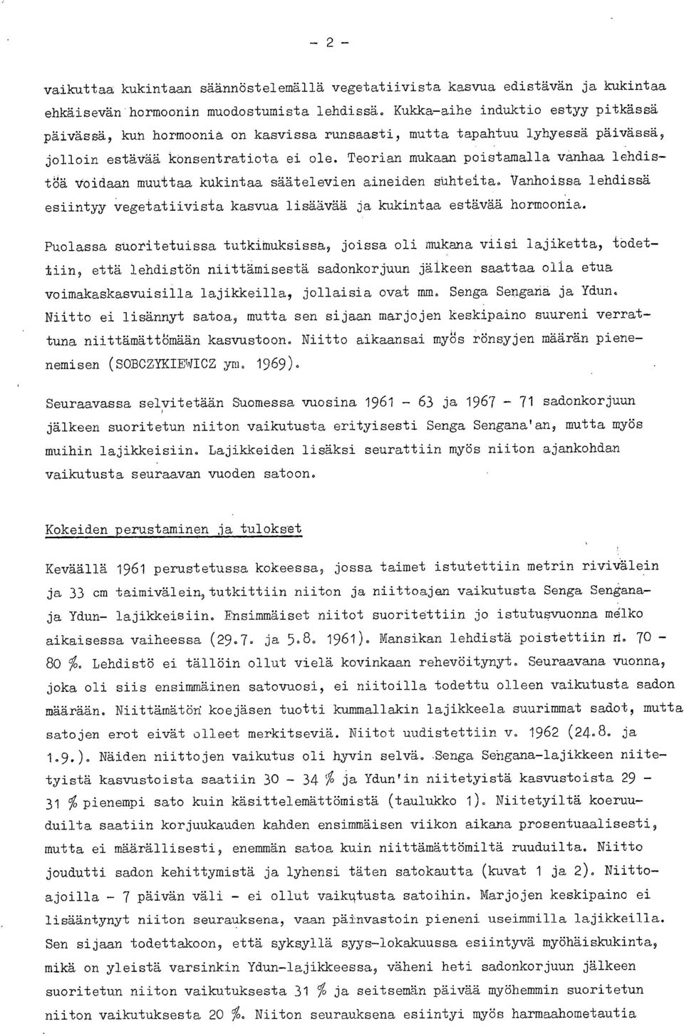 Teorian mukaan poistamalla vanhaa lehdistä Voidaan muuttaa kukintaa säätelevien aineiden 5Uhteita. Vanhoissa lehdissä esiintyy Vegetatiivista kasvua lisäävää ja kukintaa estävää hormoonia.