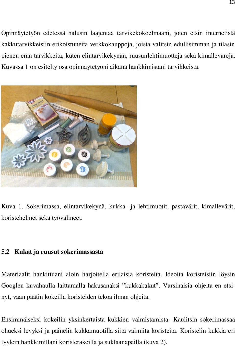 Sokerimassa, elintarvikekynä, kukka- ja lehtimuotit, pastavärit, kimallevärit, koristehelmet sekä työvälineet. 5.
