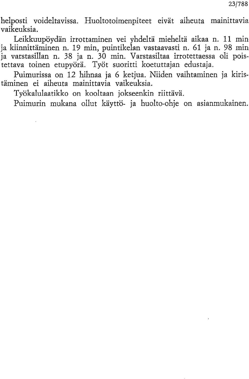 Varstasiltaa irrotettaessa oli poistettava toinen etupyörä. Työt suoritti koetuttajan edustaja. Puimurissa on 12 hihnaa ja 6 ketjua.