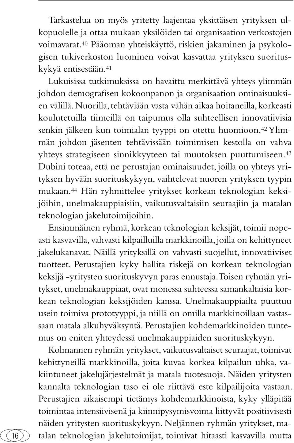 41 Lukuisissa tutkimuksissa on havaittu merkittävä yhteys ylimmän johdon demografisen kokoonpanon ja organisaation ominaisuuksien välillä.