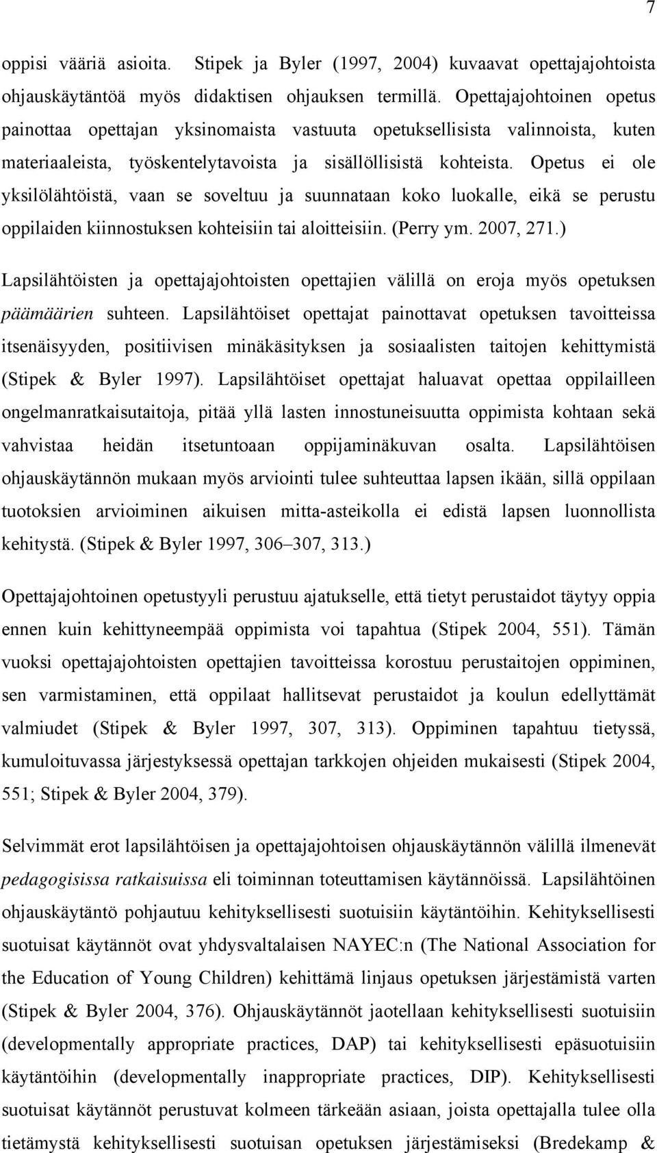 Opetus ei ole yksilölähtöistä, vaan se soveltuu ja suunnataan koko luokalle, eikä se perustu oppilaiden kiinnostuksen kohteisiin tai aloitteisiin. (Perry ym. 2007, 271.