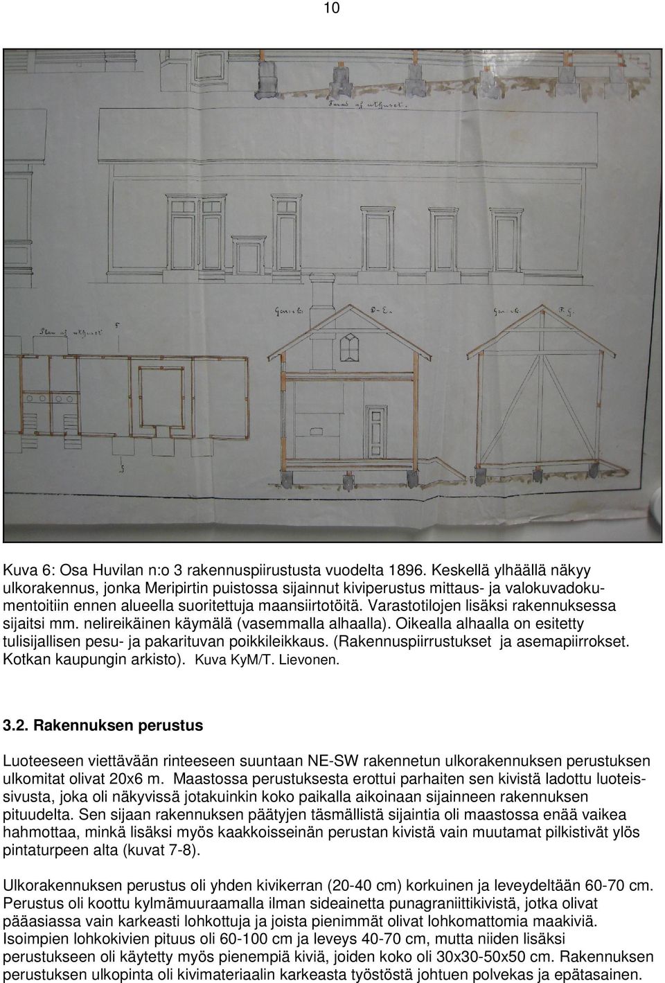 Varastotilojen lisäksi rakennuksessa sijaitsi mm. nelireikäinen käymälä (vasemmalla alhaalla). Oikealla alhaalla on esitetty tulisijallisen pesu- ja pakarituvan poikkileikkaus.