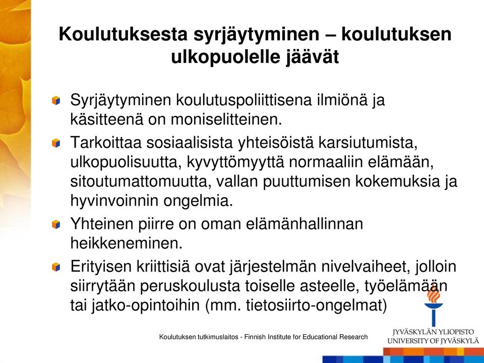 Tarkoittaa sosiaalisista yhteisöistä karsiutumista, ulkopuolisuutta, kyvyttömyyttä normaaliin elämään, sitoutumattomuutta, vallan