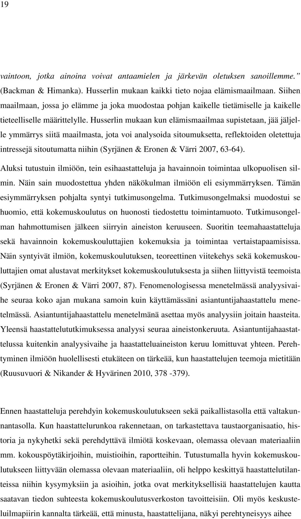 Husserlin mukaan kun elämismaailmaa supistetaan, jää jäljelle ymmärrys siitä maailmasta, jota voi analysoida sitoumuksetta, reflektoiden oletettuja intressejä sitoutumatta niihin (Syrjänen & Eronen &