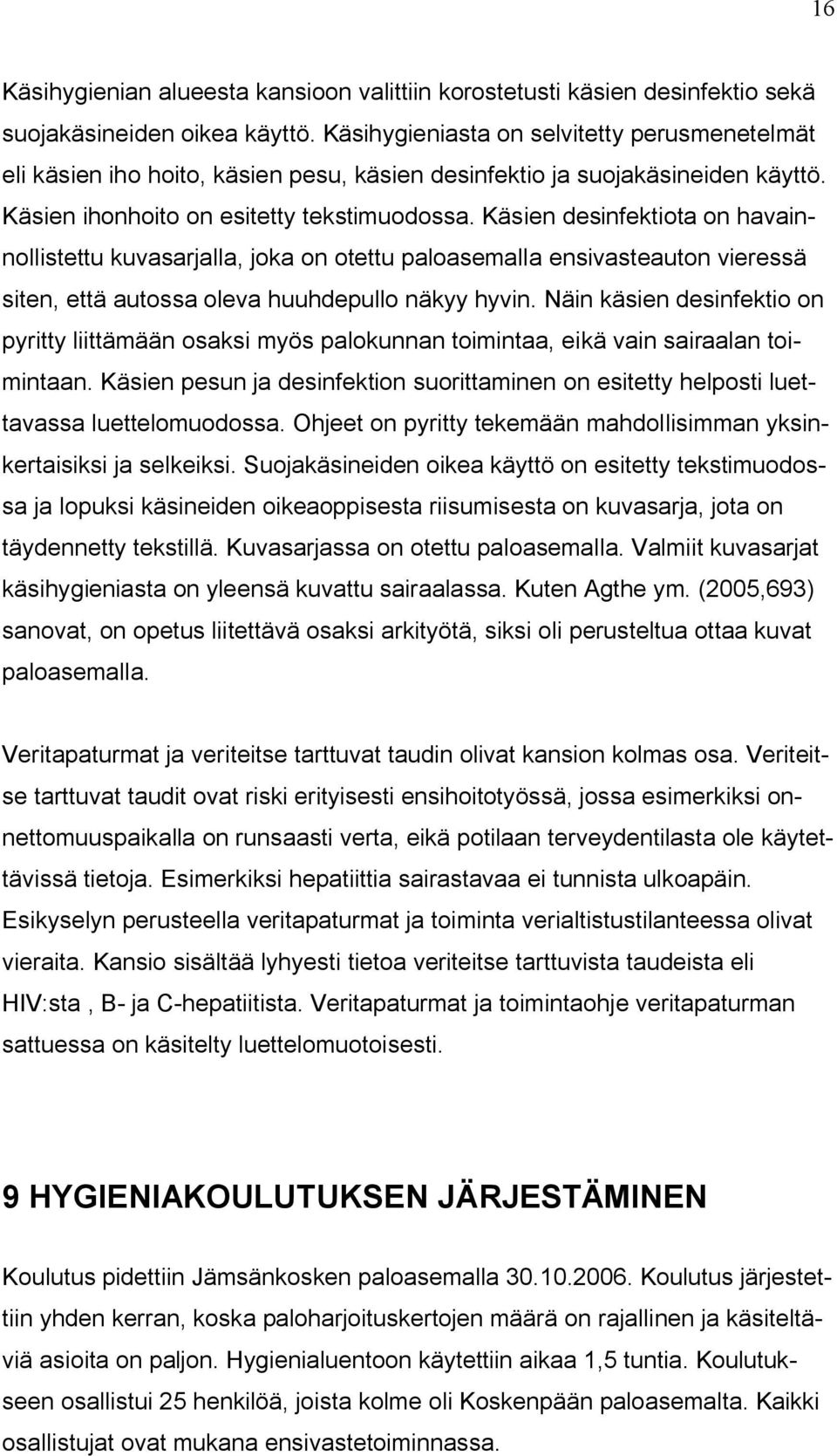Käsien desinfektiota on havainnollistettu kuvasarjalla, joka on otettu paloasemalla ensivasteauton vieressä siten, että autossa oleva huuhdepullo näkyy hyvin.