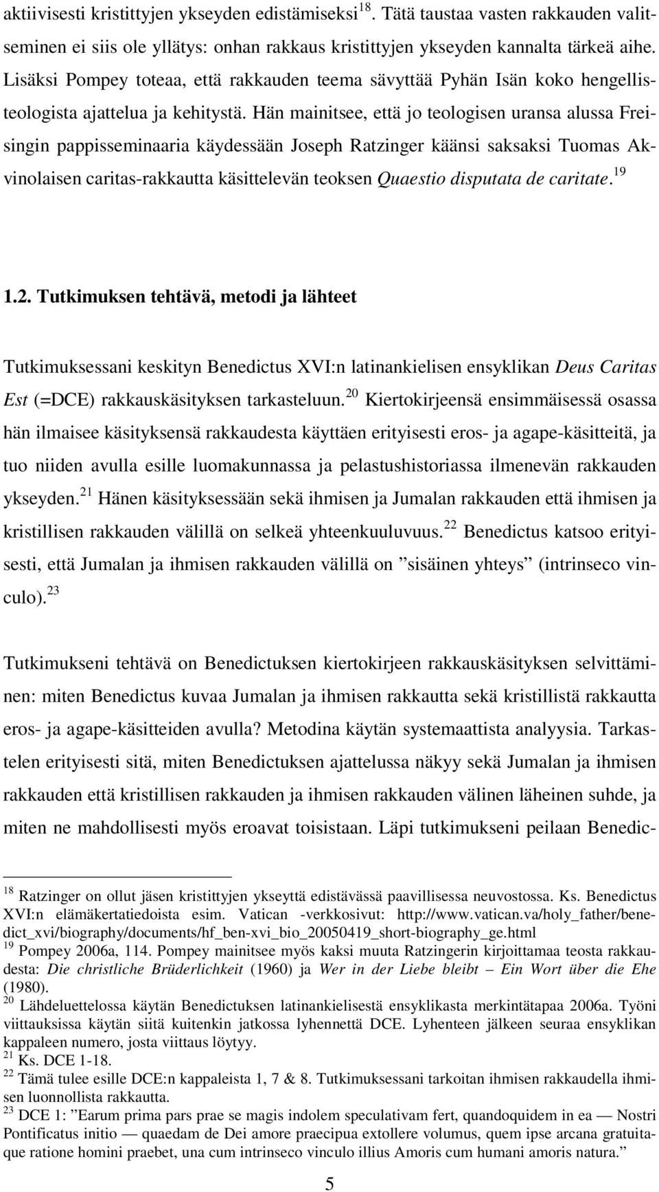 Hän mainitsee, että jo teologisen uransa alussa Freisingin pappisseminaaria käydessään Joseph Ratzinger käänsi saksaksi Tuomas Akvinolaisen caritas-rakkautta käsittelevän teoksen Quaestio disputata