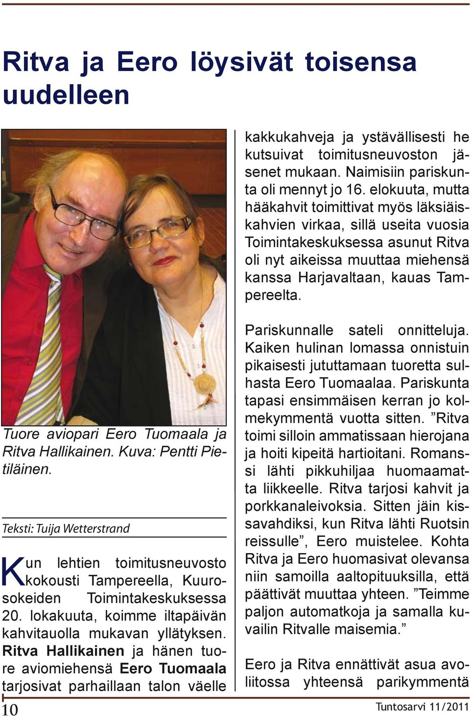Ritva Hallikainen ja hänen tuore aviomiehensä Eero Tuomaala tarjosivat parhaillaan talon väelle kakkukahveja ja ystävällisesti he kutsuivat toimitusneuvoston jäsenet mukaan.
