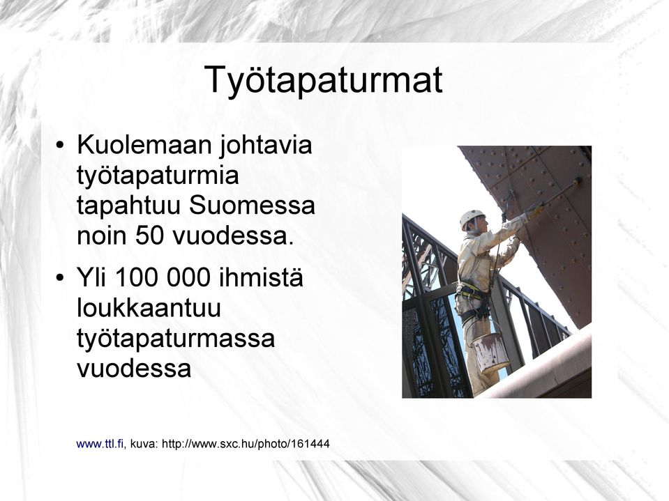Yli 100 000 ihmistä loukkaantuu