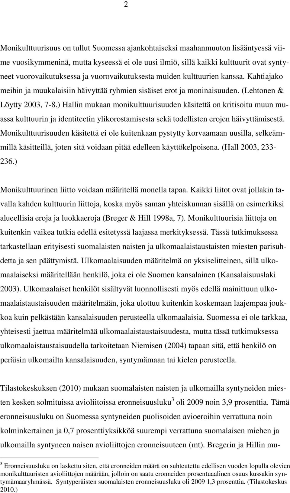 ) Hallin mukaan monikulttuurisuuden käsitettä on kritisoitu muun muassa kulttuurin ja identiteetin ylikorostamisesta sekä todellisten erojen häivyttämisestä.