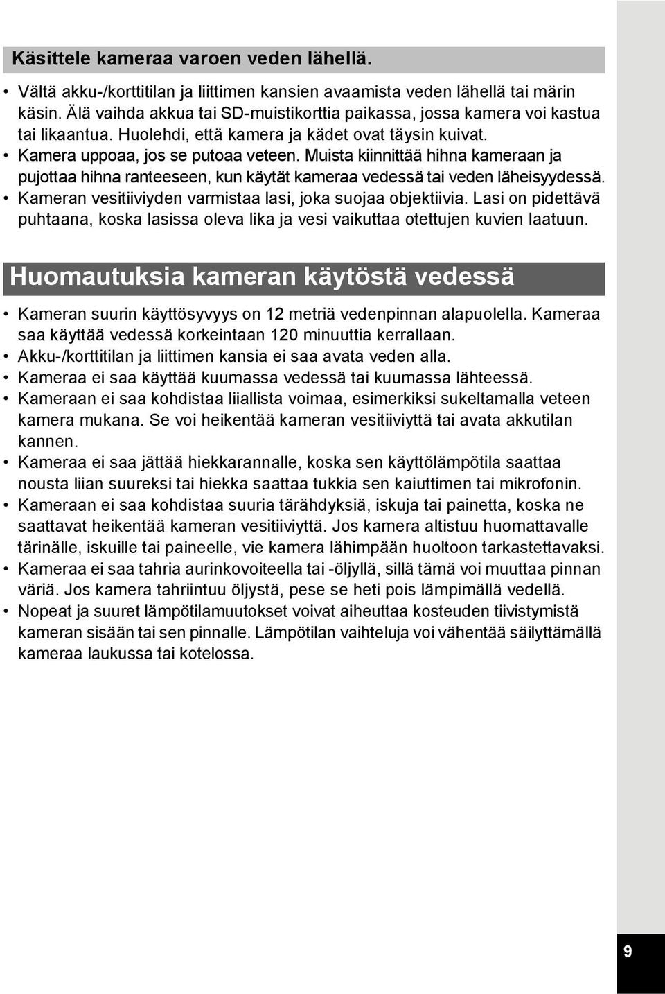 Muista kiinnittää hihna kameraan ja pujottaa hihna ranteeseen, kun käytät kameraa vedessä tai veden läheisyydessä. Kameran vesitiiviyden varmistaa lasi, joka suojaa objektiivia.