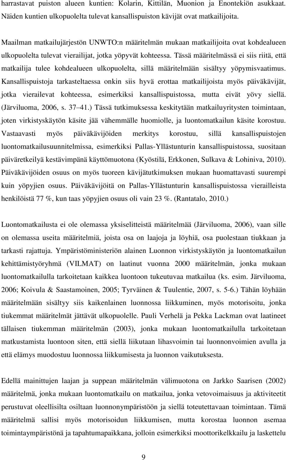 Tässä määritelmässä ei siis riitä, että matkailija tulee kohdealueen ulkopuolelta, sillä määritelmään sisältyy yöpymisvaatimus.