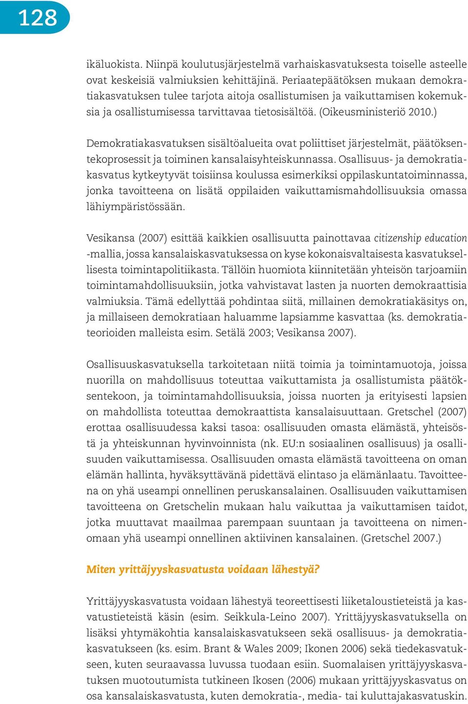 ) Demokratiakasvatuksen sisältöalueita ovat poliittiset järjestelmät, päätöksentekoprosessit ja toiminen kansalaisyhteiskunnassa.