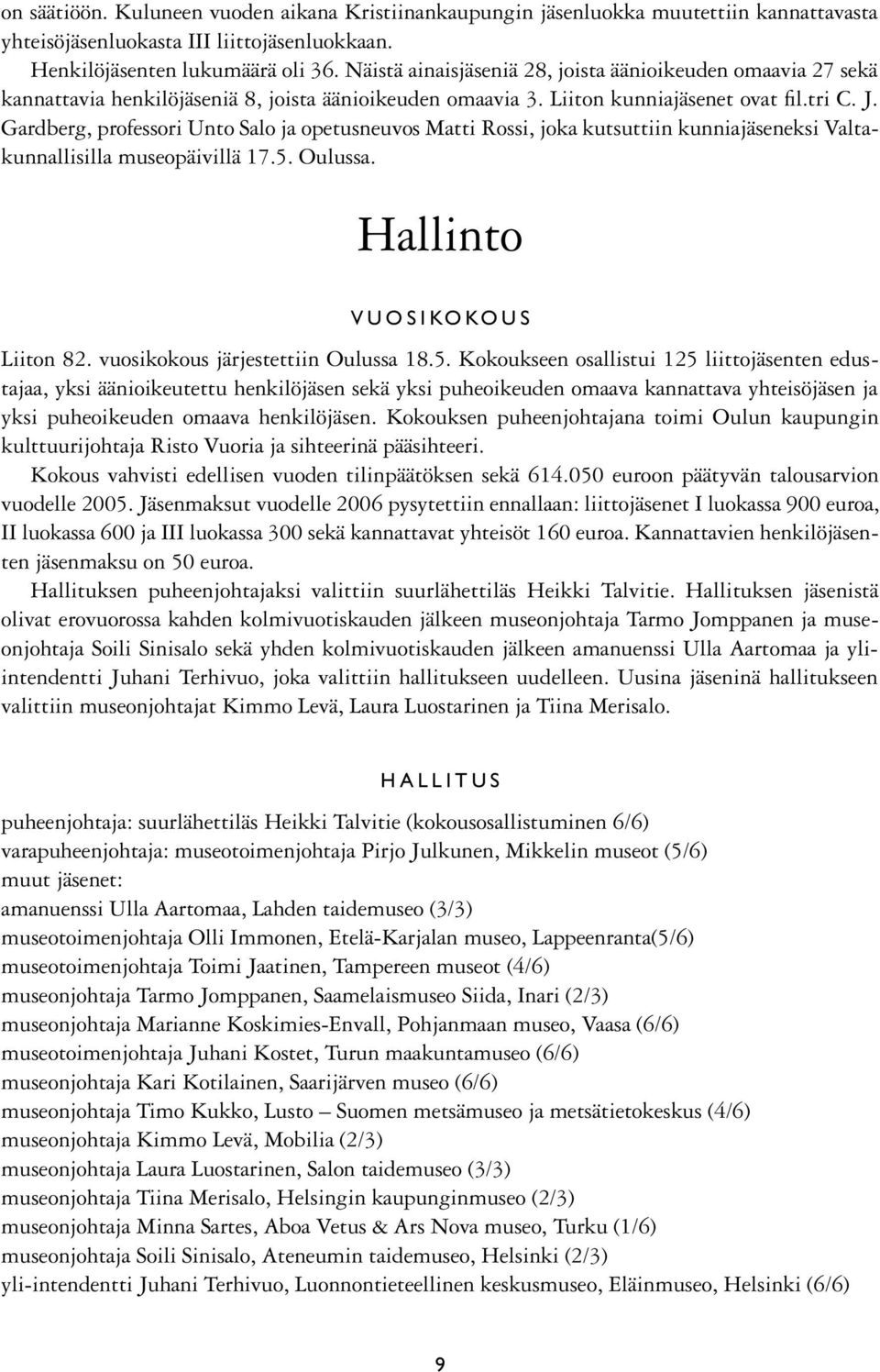 Gardberg, professori Unto Salo ja opetusneuvos Matti Rossi, joka kutsuttiin kunniajäseneksi Valtakunnallisilla museopäivillä 17.5. Oulussa. Hallinto V U O S I KO KO U S Liiton 82.