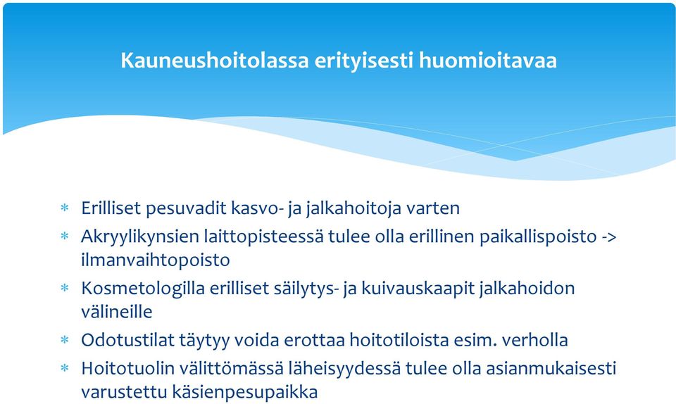 Kosmetologilla erilliset säilytys- ja kuivauskaapit jalkahoidon välineille Odotustilat täytyy voida