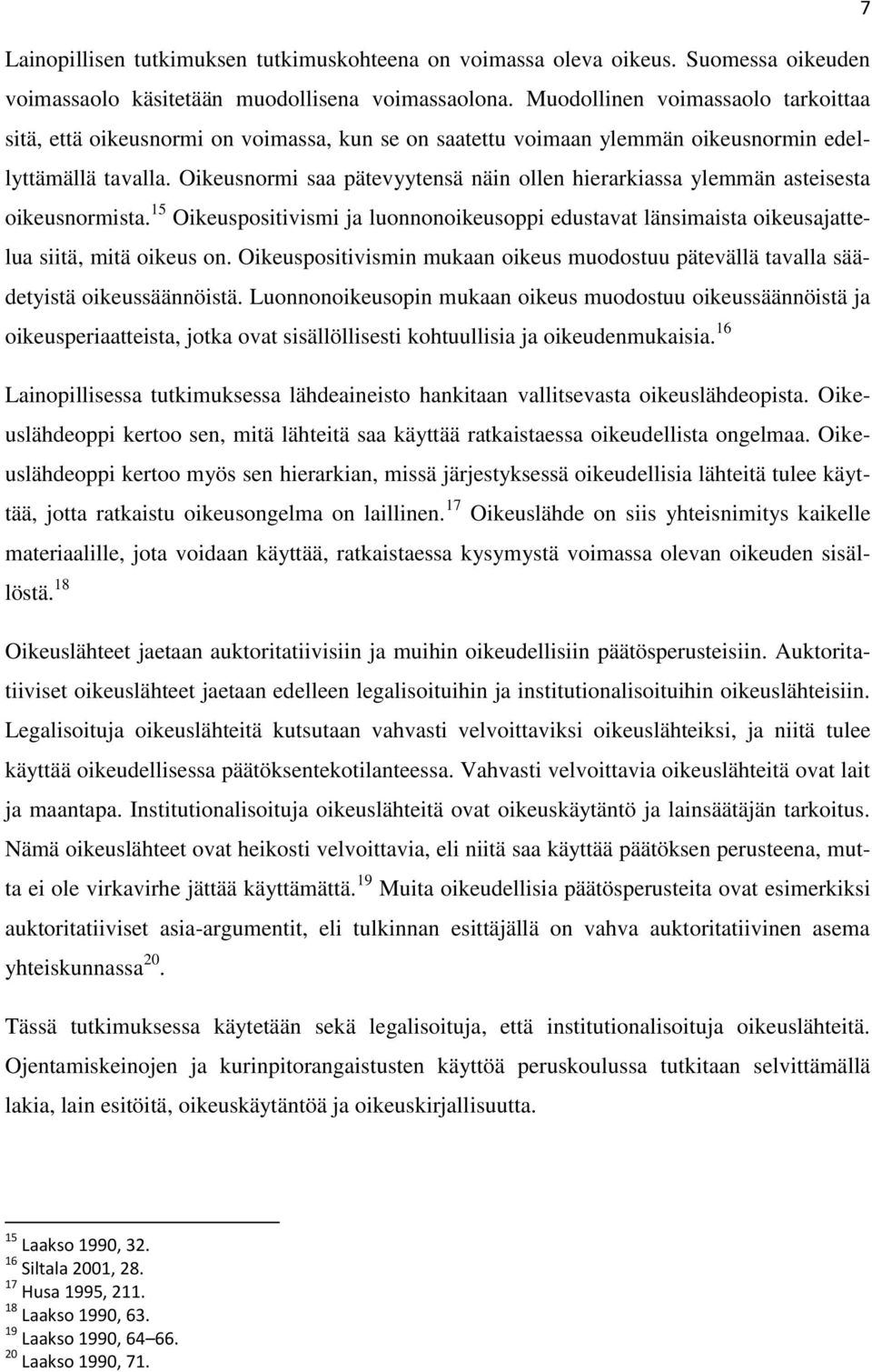 Oikeusnormi saa pätevyytensä näin ollen hierarkiassa ylemmän asteisesta oikeusnormista. 15 Oikeuspositivismi ja luonnonoikeusoppi edustavat länsimaista oikeusajattelua siitä, mitä oikeus on.