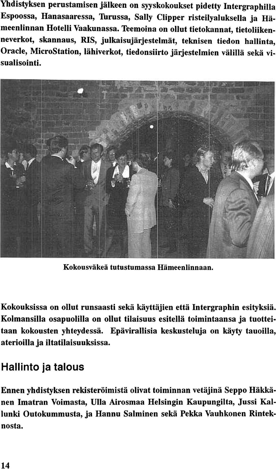 visualisointi. Kokousväkeä tutustumassa Hämeenlinnaan. Kokouksissa on ollut runsaasti sekä käyttäjien että Intergraphin esityksiä.