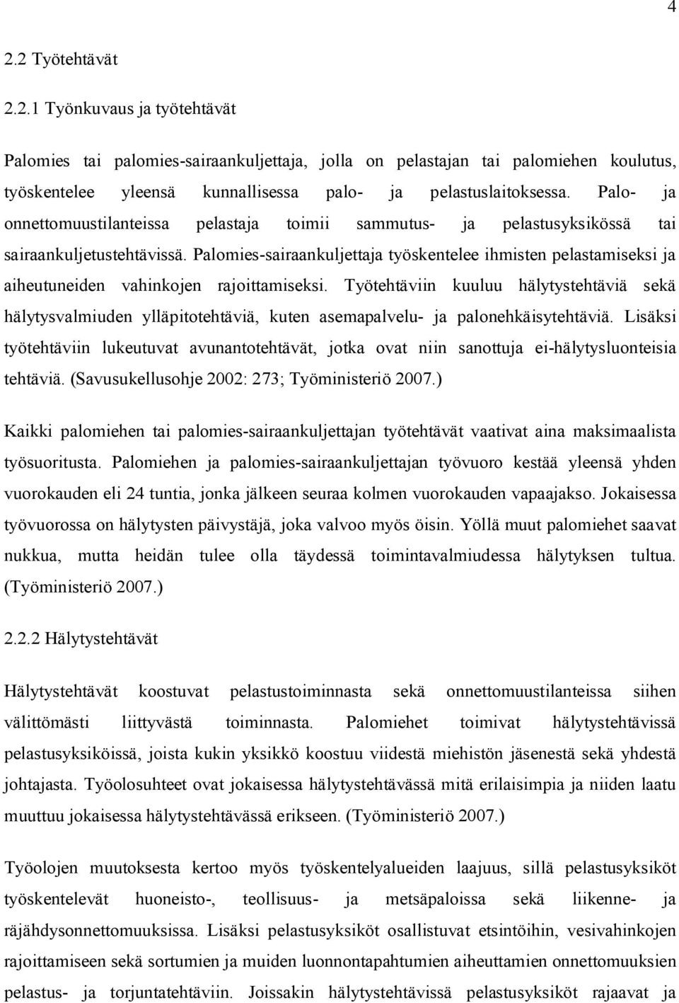 Palomies-sairaankuljettaja työskentelee ihmisten pelastamiseksi ja aiheutuneiden vahinkojen rajoittamiseksi.