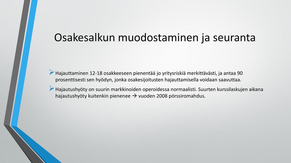 voidaan saavuttaa. Hajautushyöty on suurin markkinoiden operoidessa normaalisti.