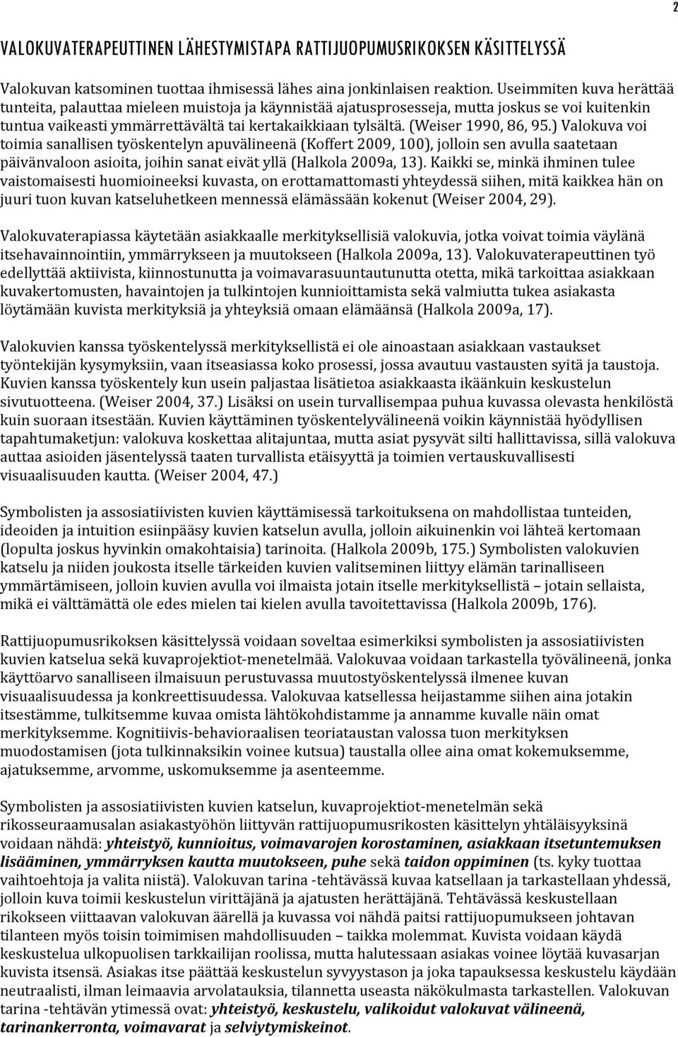 (Weiser 1990, 86, 95.) Valokuva voi toimia sanallisen työskentelyn apuvälineenä (Koffert 2009, 100), jolloin sen avulla saatetaan päivänvaloon asioita, joihin sanat eivät yllä (Halkola 2009a, 13).