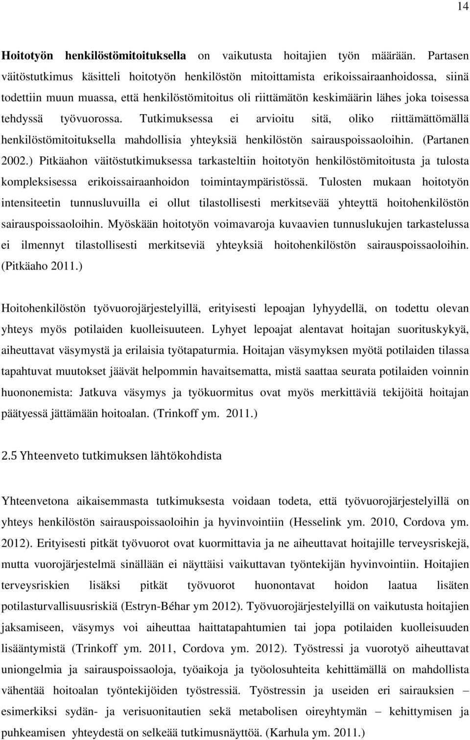 tehdyssä työvuorossa. Tutkimuksessa ei arvioitu sitä, oliko riittämättömällä henkilöstömitoituksella mahdollisia yhteyksiä henkilöstön sairauspoissaoloihin. (Partanen 2002.