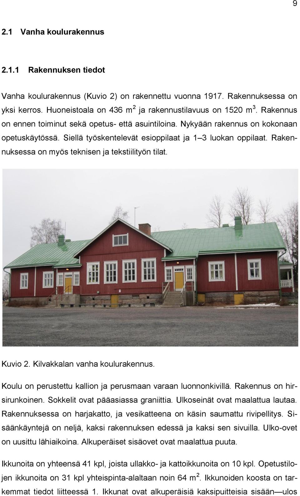 Rakennuksessa on myös teknisen ja tekstiilityön tilat. Kuvio 2. Kilvakkalan vanha koulurakennus. Koulu on perustettu kallion ja perusmaan varaan luonnonkivillä. Rakennus on hirsirunkoinen.