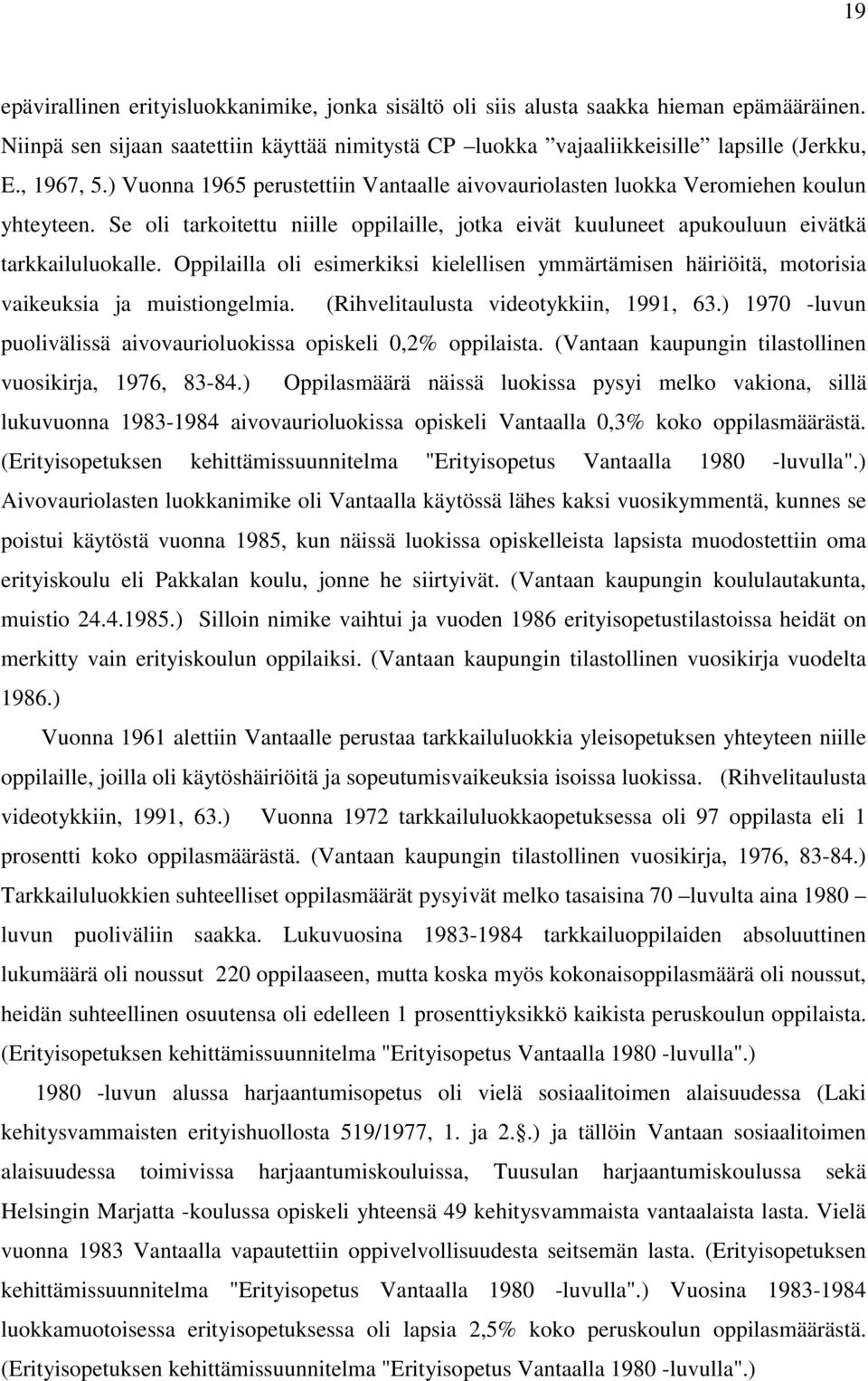 Oppilailla oli esimerkiksi kielellisen ymmärtämisen häiriöitä, motorisia vaikeuksia ja muistiongelmia. (Rihvelitaulusta videotykkiin, 1991, 63.