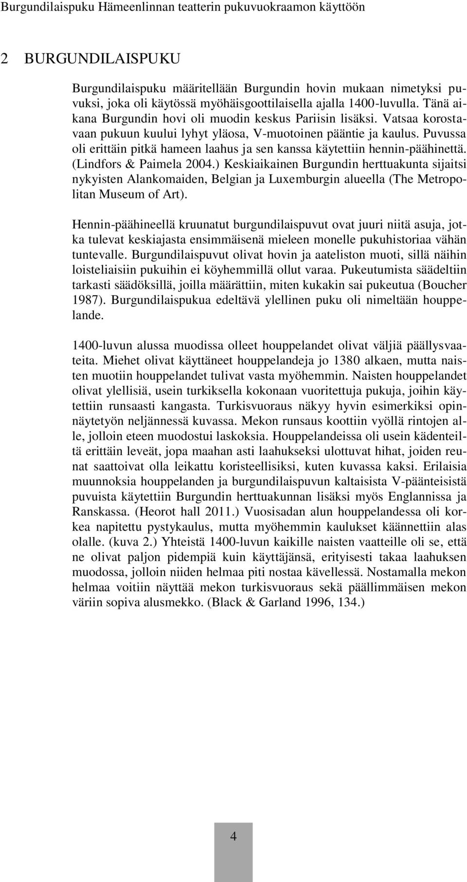Puvussa oli erittäin pitkä hameen laahus ja sen kanssa käytettiin hennin-päähinettä. (Lindfors & Paimela 2004.