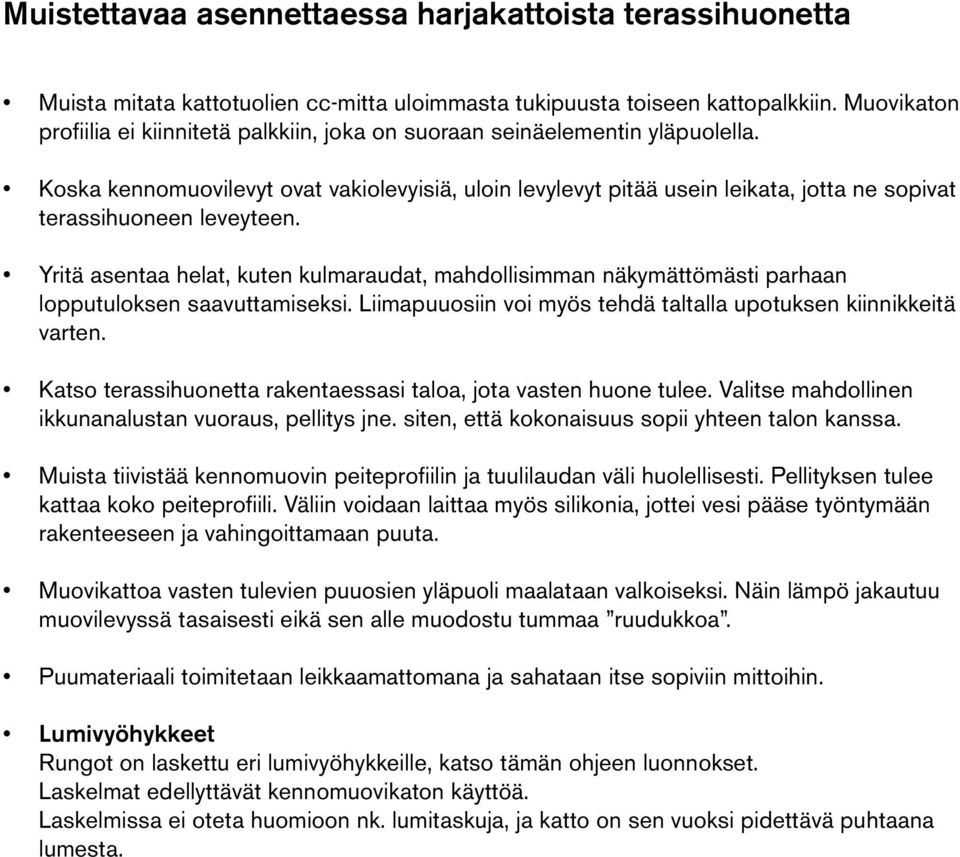 Koska kennomuovilevyt ovat vakiolevyisiä, uloin levylevyt pitää usein leikata, jotta ne sopivat terassihuoneen leveyteen.