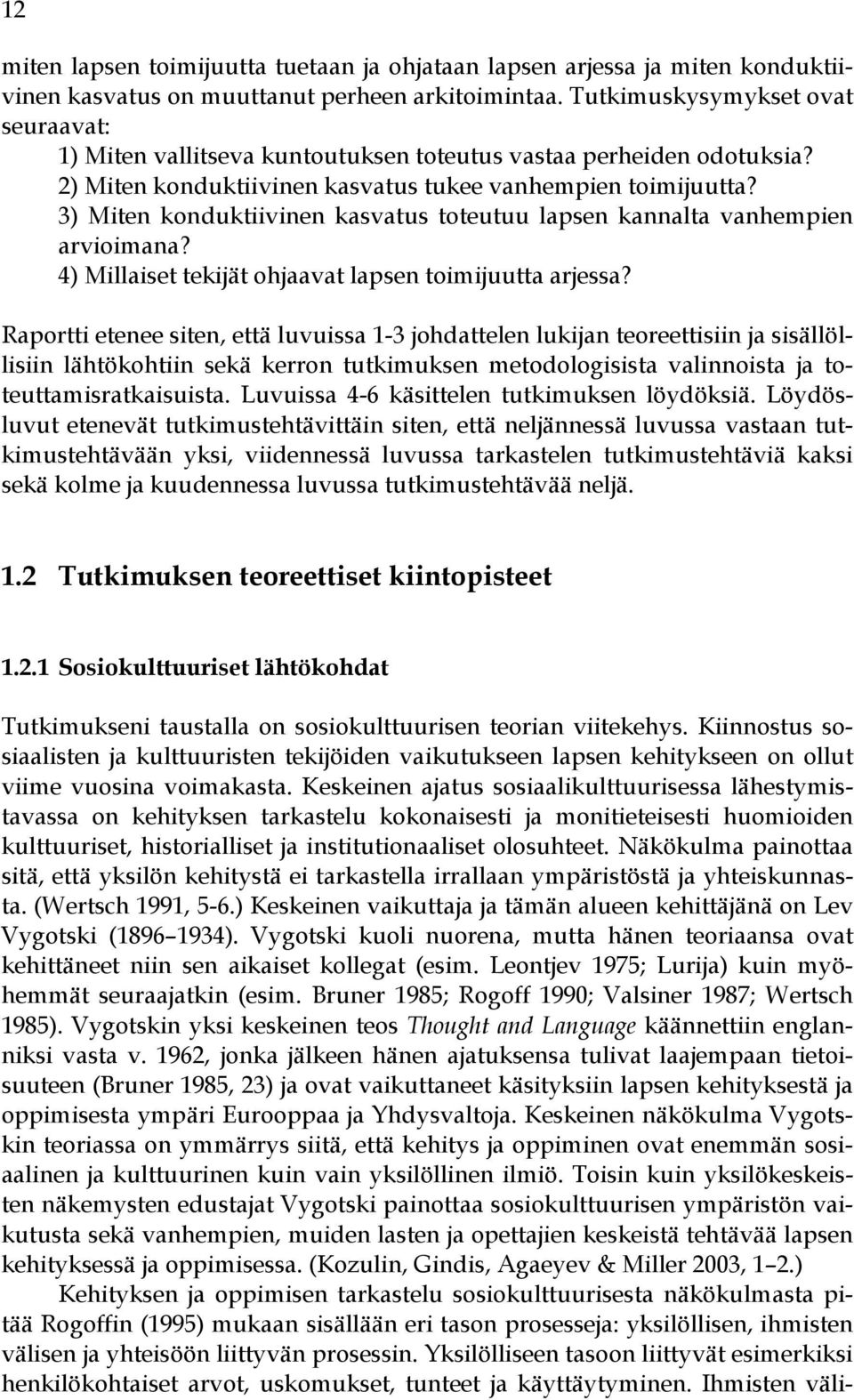 3) Miten konduktiivinen kasvatus toteutuu lapsen kannalta vanhempien arvioimana? 4) Millaiset tekijät ohjaavat lapsen toimijuutta arjessa?