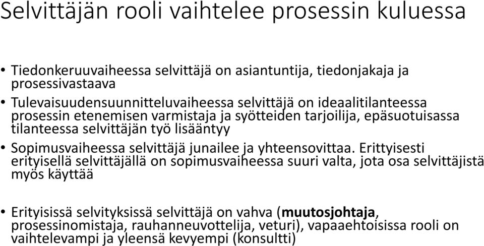 selvittäjä junailee ja yhteensovittaa.