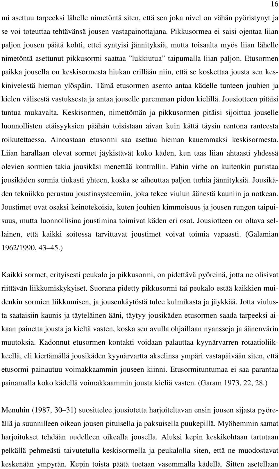 Etusormen paikka jousella on keskisormesta hiukan erillään niin, että se koskettaa jousta sen keskinivelestä hieman ylöspäin.