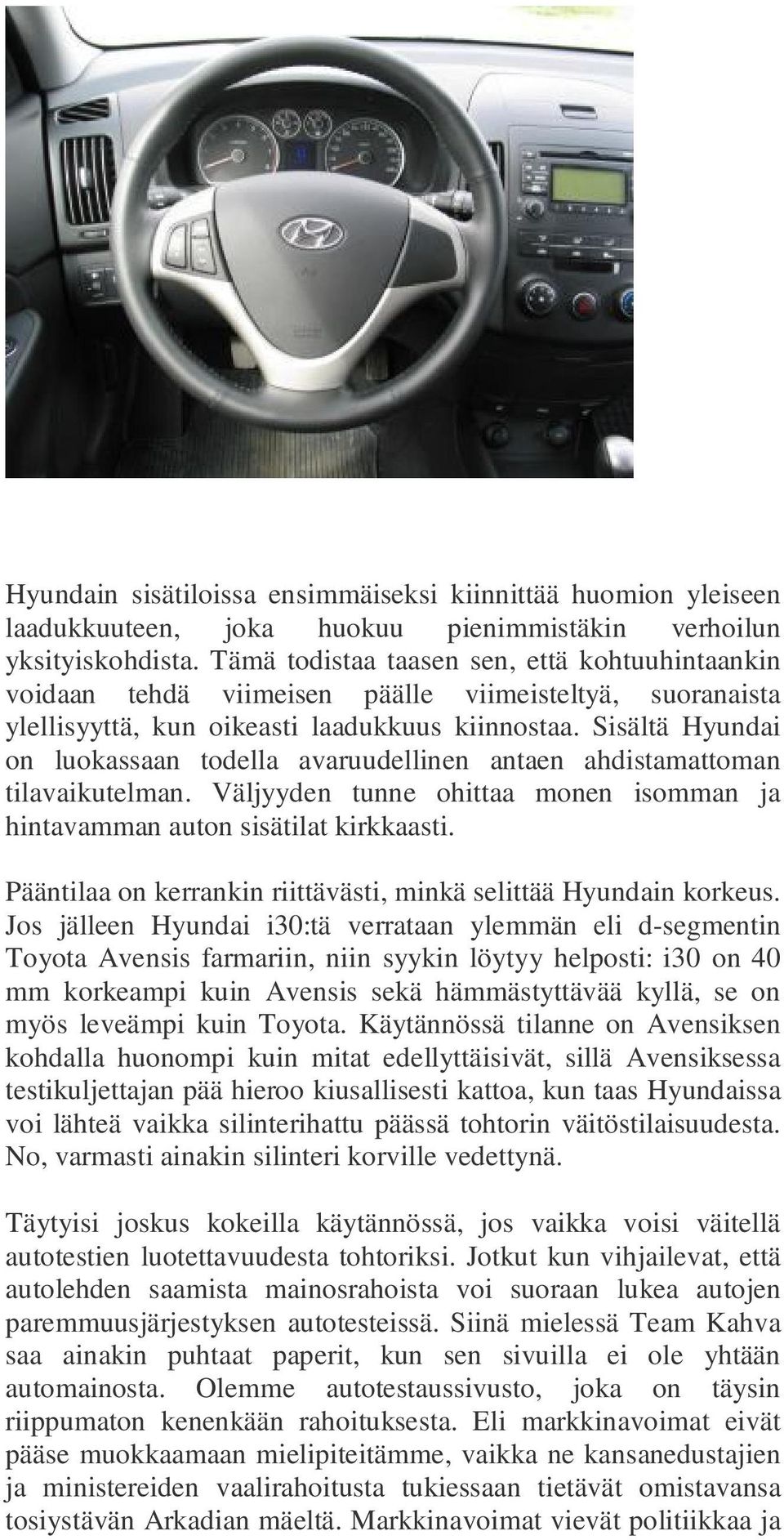 Sisältä Hyundai on luokassaan todella avaruudellinen antaen ahdistamattoman tilavaikutelman. Väljyyden tunne ohittaa monen isomman ja hintavamman auton sisätilat kirkkaasti.