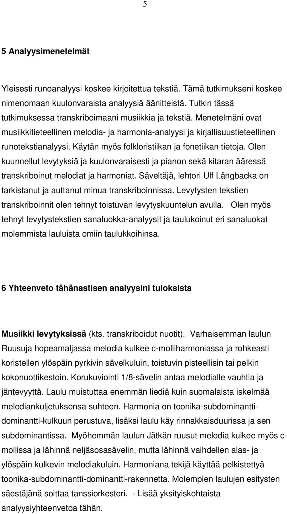 Käytän myös folkloristiikan ja fonetiikan tietoja. Olen kuunnellut levytyksiä ja kuulonvaraisesti ja pianon sekä kitaran ääressä transkriboinut melodiat ja harmoniat.