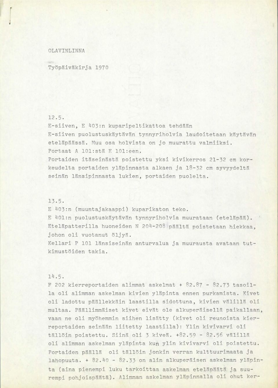 13.5. E 403:n (muuntajakaappi) kuparikaton teko. E 40l:n puolustuskäytävän tynnyriholvia muurataan (eteläpää). Eteläpatterilla huoneiden N 204-208 päältä poistetaan hiekkaa, johon oli vuotanut öljyä.
