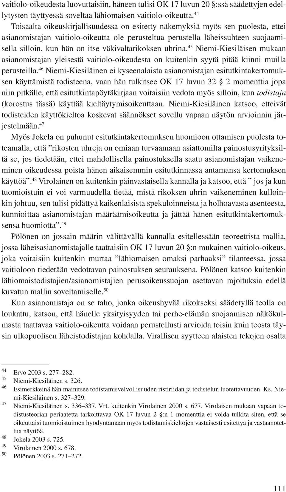 väkivaltarikoksen uhrina. 45 Niemi-Kiesiläisen mukaan asianomistajan yleisestä vaitiolo-oikeudesta on kuitenkin syytä pitää kiinni muilla perusteilla.