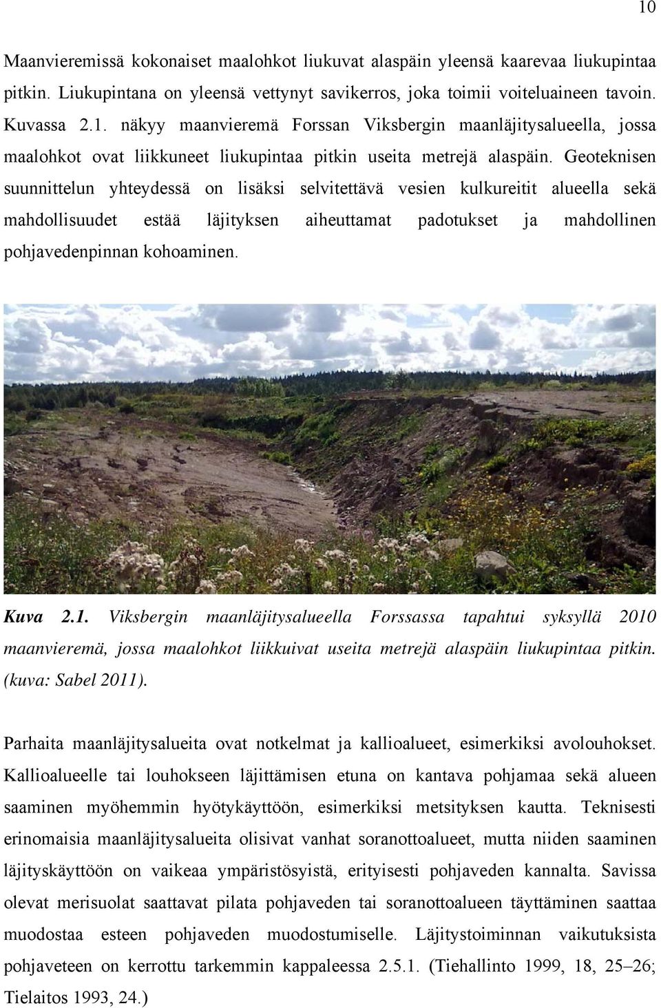 1. Viksbergin maanläjitysalueella Forssassa tapahtui syksyllä 2010 maanvieremä, jossa maalohkot liikkuivat useita metrejä alaspäin liukupintaa pitkin. (kuva: Sabel 2011).