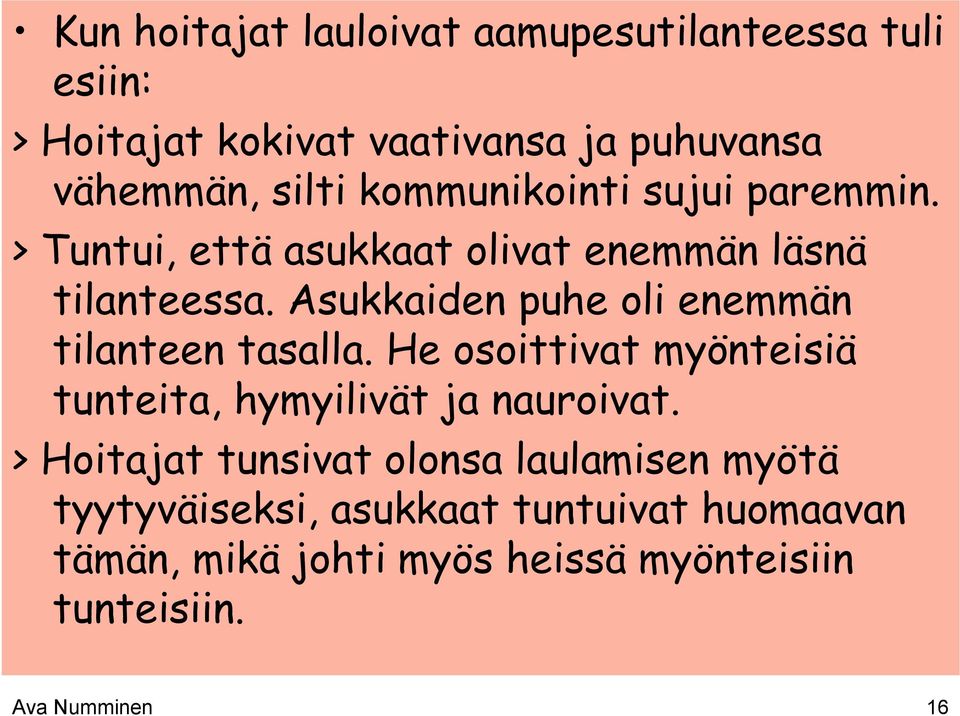 Asukkaiden puhe oli enemmän tilanteen tasalla. He osoittivat myönteisiä tunteita, hymyilivät ja nauroivat.