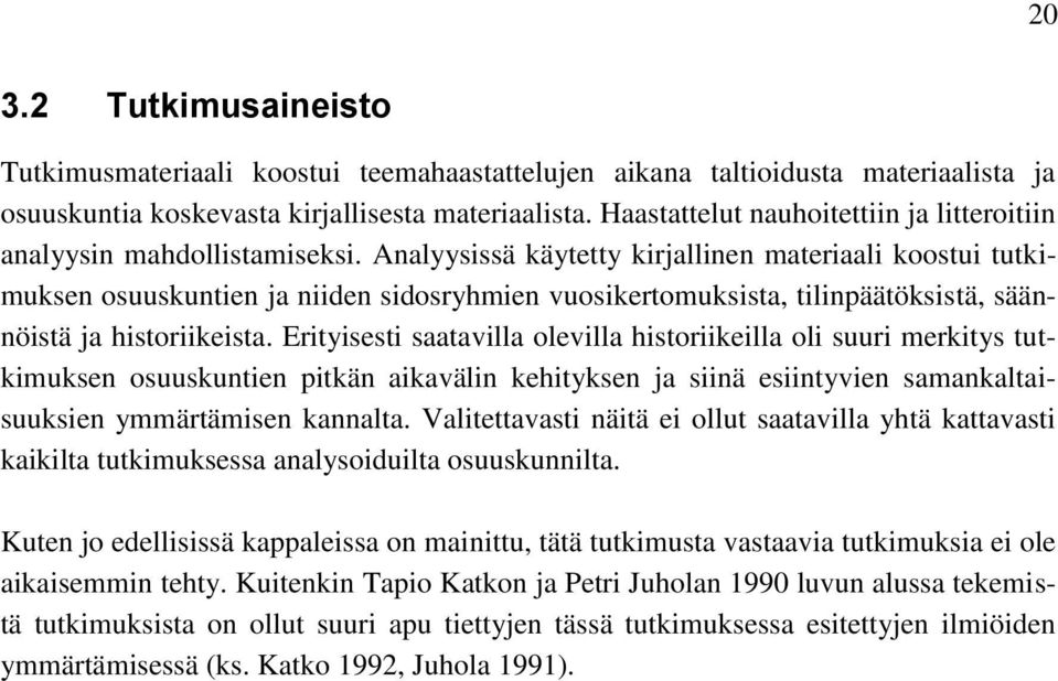 Analyysissä käytetty kirjallinen materiaali koostui tutkimuksen osuuskuntien ja niiden sidosryhmien vuosikertomuksista, tilinpäätöksistä, säännöistä ja historiikeista.