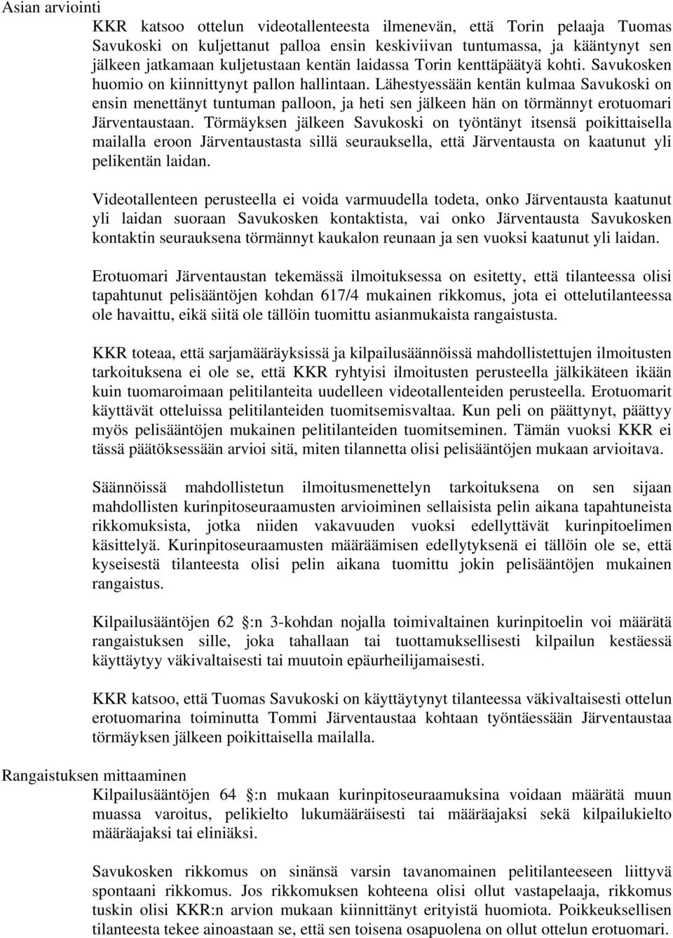 Lähestyessään kentän kulmaa Savukoski on ensin menettänyt tuntuman palloon, ja heti sen jälkeen hän on törmännyt erotuomari Järventaustaan.