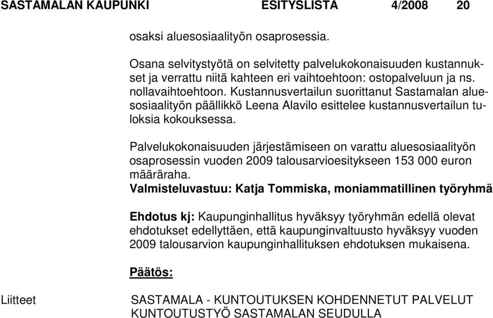 Kustannus vertailun suorittanut Sastamalan aluesosiaalityön päällikkö Leena Alavilo esittelee kustannusvertailun tuloksia kokouksessa.