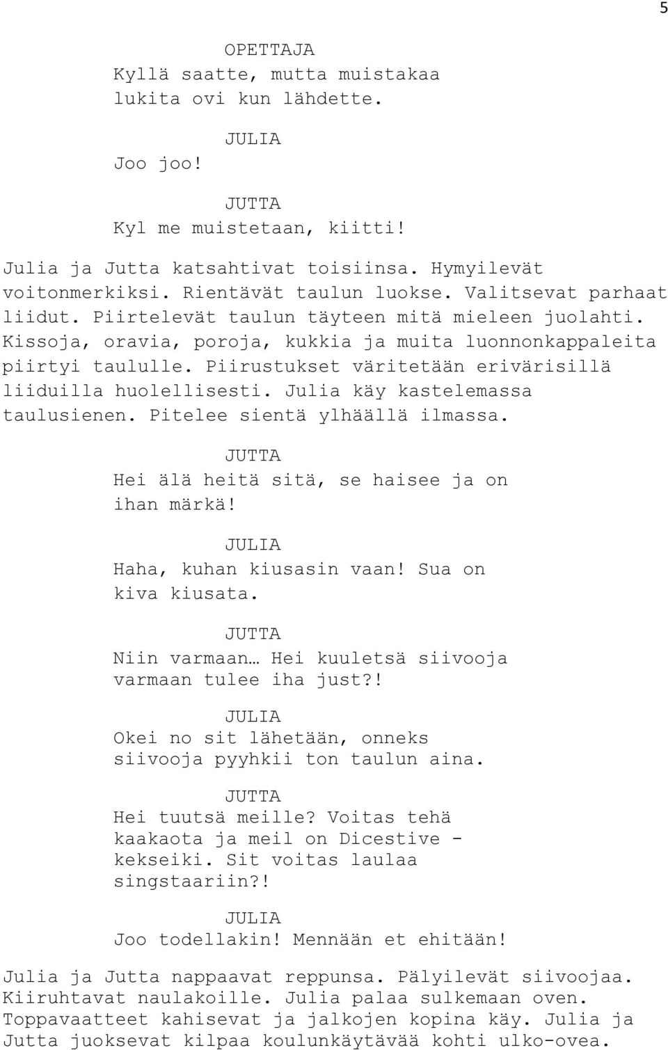 Piirustukset väritetään erivärisillä liiduilla huolellisesti. Julia käy kastelemassa taulusienen. Pitelee sientä ylhäällä ilmassa. Hei älä heitä sitä, se haisee ja on ihan märkä!