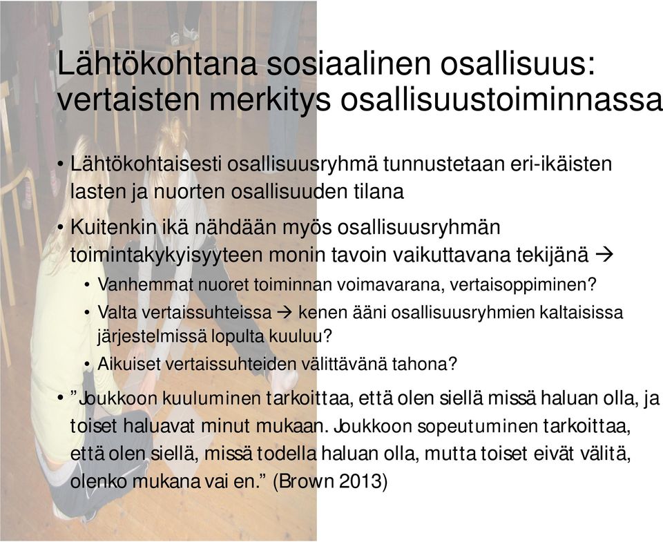 Valta vertaissuhteissa kenen ääni osallisuusryhmien kaltaisissa järjestelmissä lopulta kuuluu? Aikuiset vertaissuhteiden välittävänä tahona?