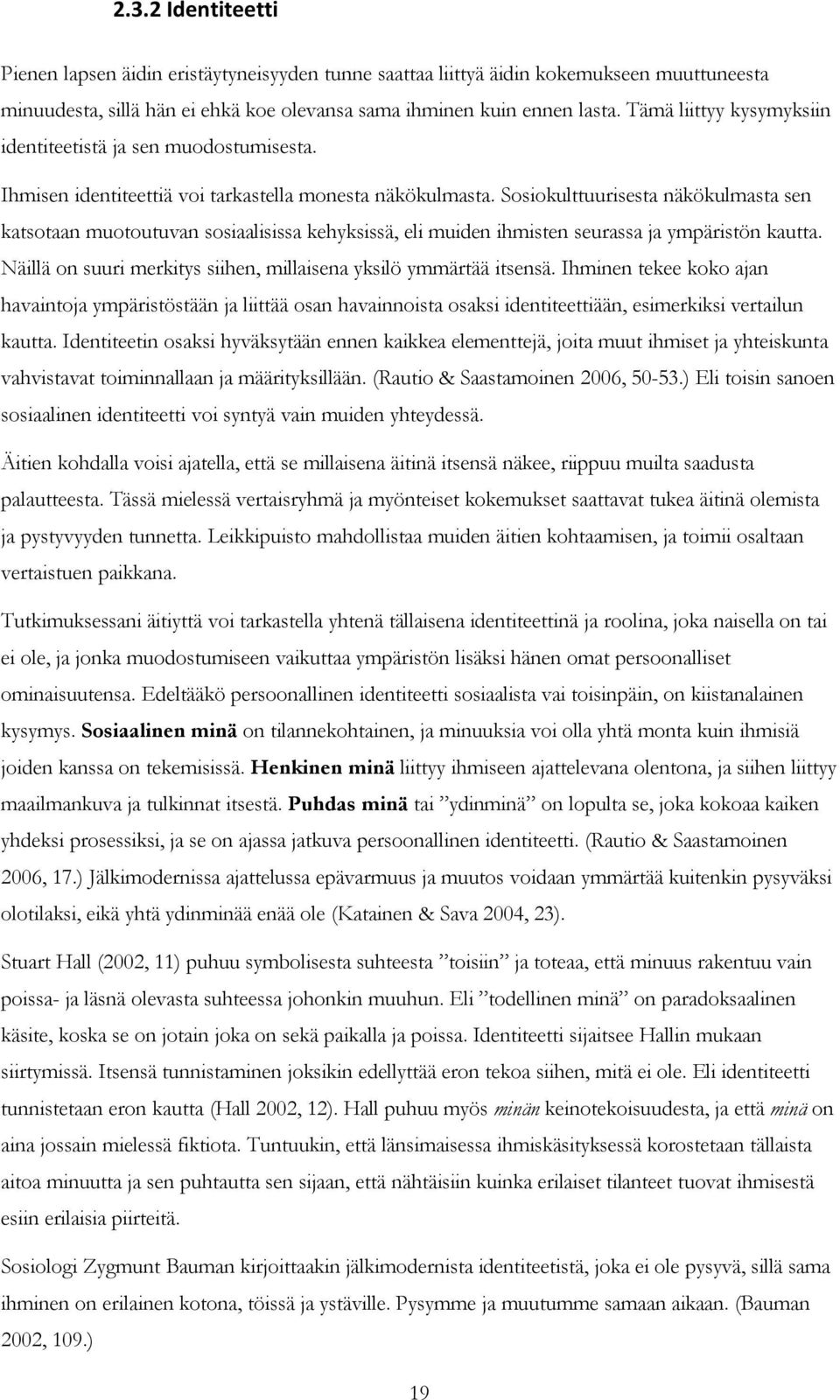 Sosiokulttuurisesta näkökulmasta sen katsotaan muotoutuvan sosiaalisissa kehyksissä, eli muiden ihmisten seurassa ja ympäristön kautta.