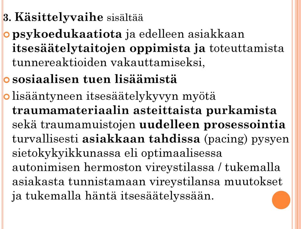 purkamista sekä traumamuistojen uudelleen prosessointia turvallisesti asiakkaan tahdissa (pacing) pysyen sietokykyikkunassa eli