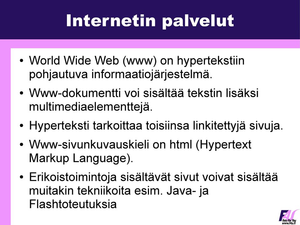 Hyperteksti tarkoittaa toisiinsa linkitettyjä sivuja.