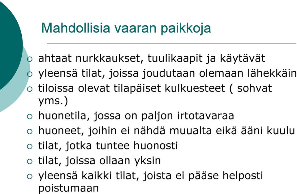 ) huonetila, jossa on paljon irtotavaraa huoneet, joihin ei nähdä muualta eikä ääni kuulu