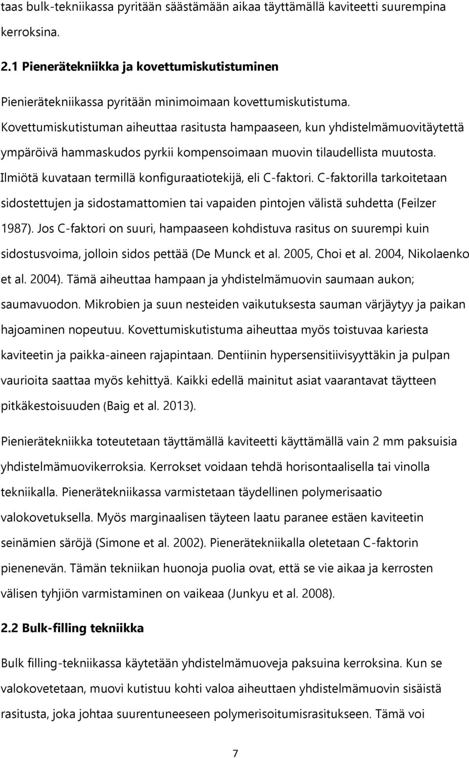 Kovettumiskutistuman aiheuttaa rasitusta hampaaseen, kun yhdistelmämuovitäytettä ympäröivä hammaskudos pyrkii kompensoimaan muovin tilaudellista muutosta.