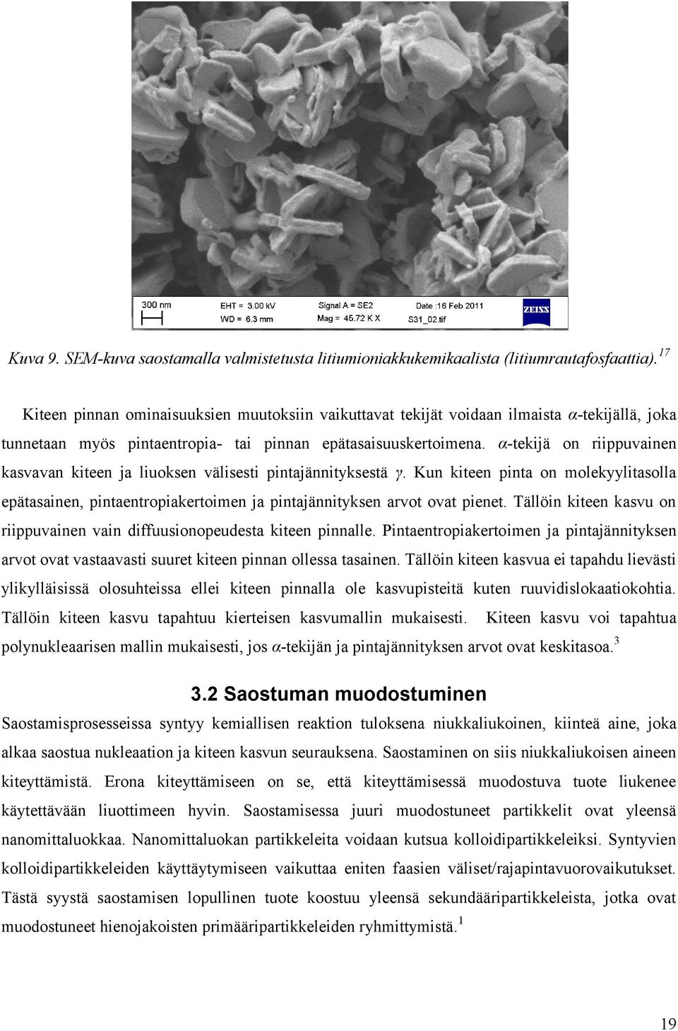 α-tekijä on riippuvainen kasvavan kiteen ja liuoksen välisesti pintajännityksestä γ. Kun kiteen pinta on molekyylitasolla epätasainen, pintaentropiakertoimen ja pintajännityksen arvot ovat pienet.