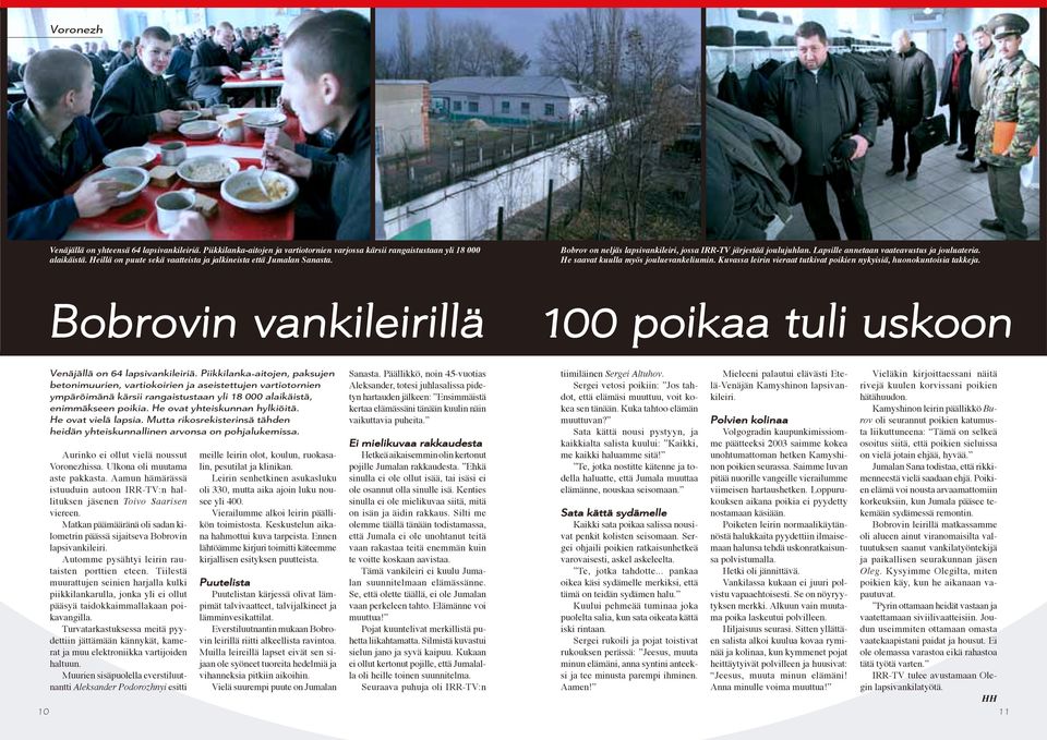 He saavat kuulla myös jouluevankeliumin. Kuvassa leirin vieraat tutkivat poikien nykyisiä, huonokuntoisia takkeja. Bobrovin vankileirillä 100 poikaa tuli uskoon Venäjällä on 64 lapsivankileiriä.